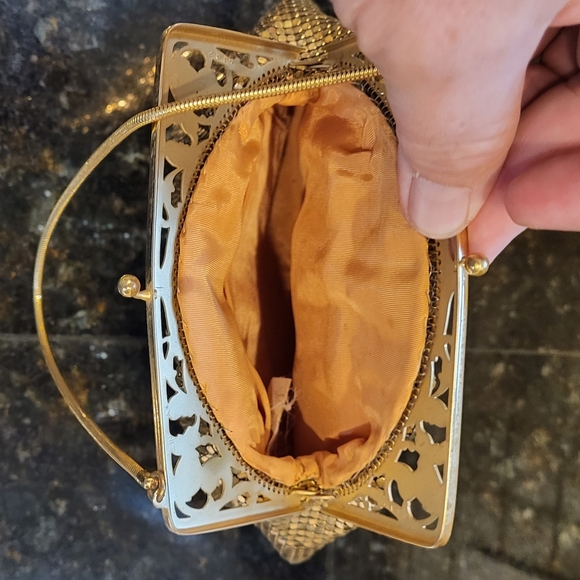 Antique Mesh Whiting & Davis Co Bags. Gold Tone Ornate Hand Bag - Picture 9 of 12